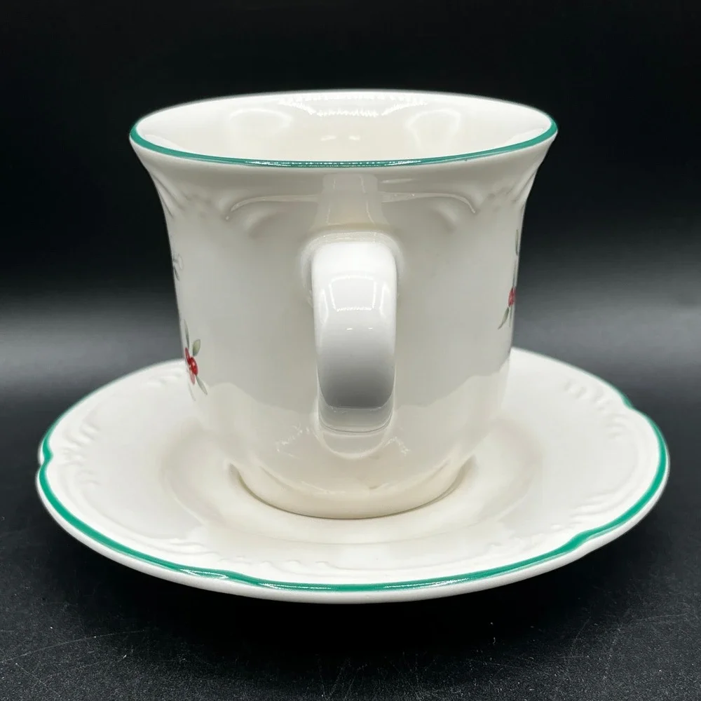 Pfaltzgraff Winterberry Cup Saucer Set 4 Christmas Holiday Stoneware USA As Is
